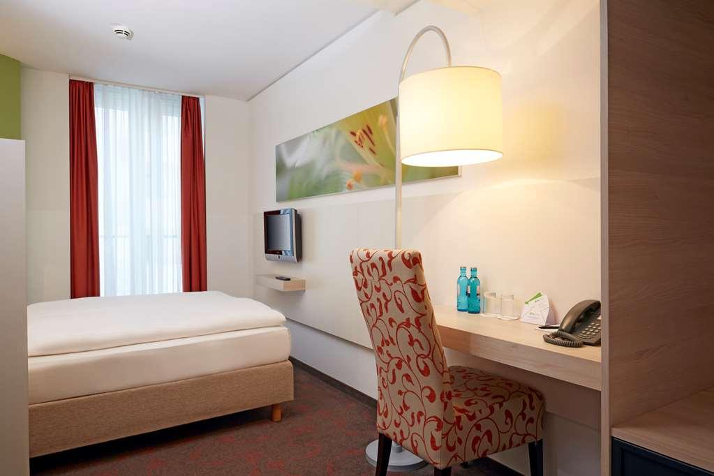 H+ Hotel Munchen Room photo
